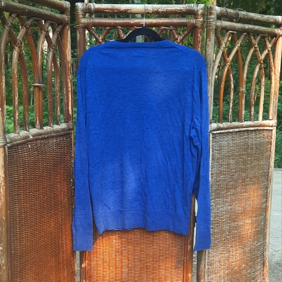 Blue Old Navy V-Neck Sweater - Picture 5 of 5